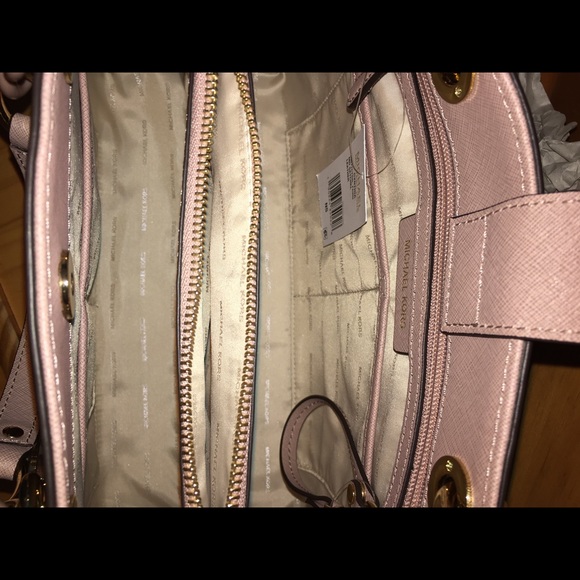 ⭐️HOST PICK⭐️ NWT 💯% Authentic Michael Kors medium Cynthia satchel - Picture 8 of 15